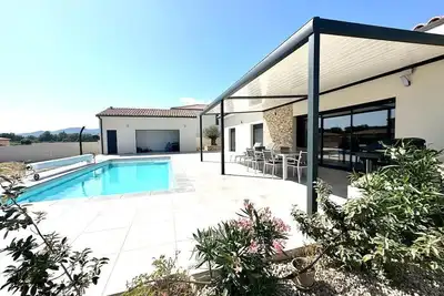 Image de Villa 8 personnes piscine pétanque Bbq vacances proches nature, rivière & mer