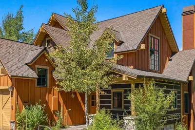 Image de Alpine Escape @ Tamarack Resort | Modern Ski In/Out  | Pet Ok | Hot Tub