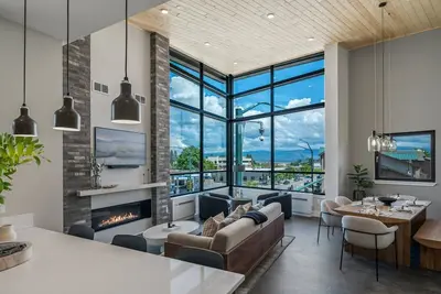 Image de Top-floor Condo w/ Rooftop Hot Tub in Downtown
