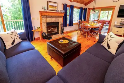 Image de Beautiful Bluebirds and Star Studded Skies Surround!