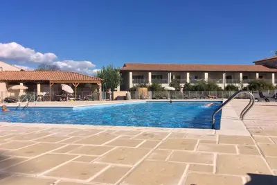 Image de Appartement avec piscine au bord du canal du midi et à 5mn du lac de Jouarres