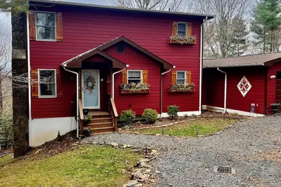Image de Cozy Mountain Escape near W. Jefferson: Relax & Reconnect!