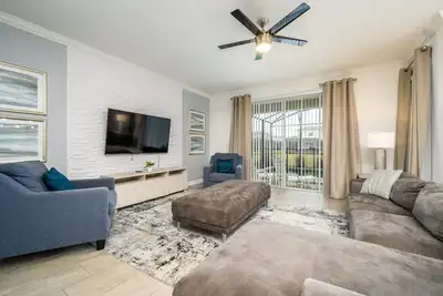 Image de Near Disney 6bd/5ba pool & Spa home@Storey Lake resort