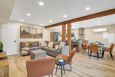 Image de Pacific Northwest Retreat Duplex 3min from Seattle by RedAwning