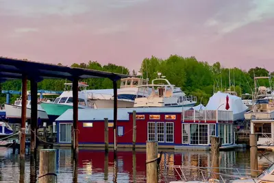 Image de Chesapeake Houseboat Getaway on Kent Island, Maryland