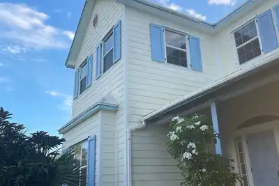 Image de Private large family home near a white sand beach