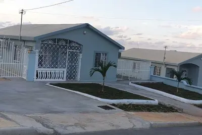 Image de Comfy two-bedroom house in Camelot Village, Discovery Bay.