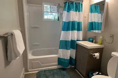 Image de 2 Bedroom, Efficiency Apartment Near Bus Stop And Trolley Line Near Downtown