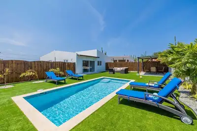 Image de 2br Countryside Home w/ Sea Views & Private Pool