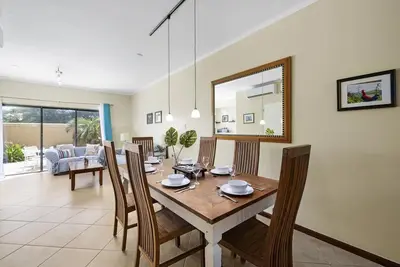 Image de 2br3ba TownHome @ Gold Coast ~ Pool ~ Tennis ~ Gym