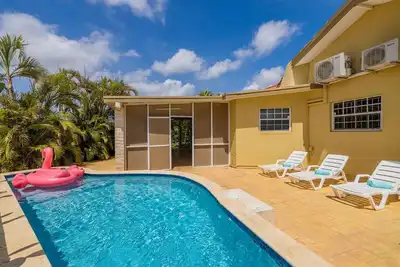 Image de Cozy Central 4br3ba Home w/ Pvt Pool ~ LargeGarden