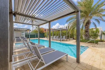 Image de Serene Designer Gem ~ Walk to Beach & Strip ~ Pool