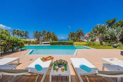 Image de New Luxury 4br Beachfront Villa w/ Infinity Pool