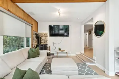 Chic Dbl Suite Oasis with Hot Tub-Sleeps 15