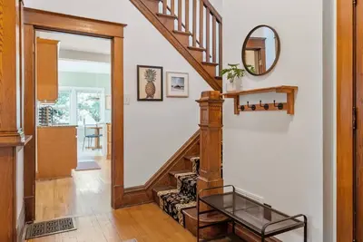 Image de The Linden Hills Retreat by Lake Harriet, Parks, Restaurants