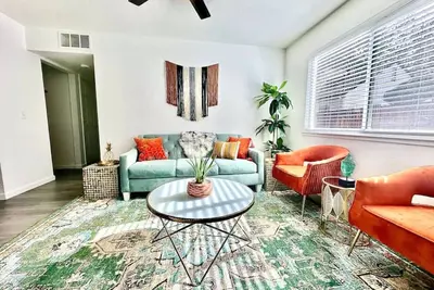 Image de Remodeled 2br · Ground Floor · Gated · Walk to Midtown
