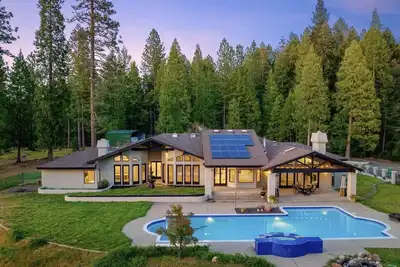 Image de Wineries-Close to Tahoe-Pool-Apple Mountain Golf