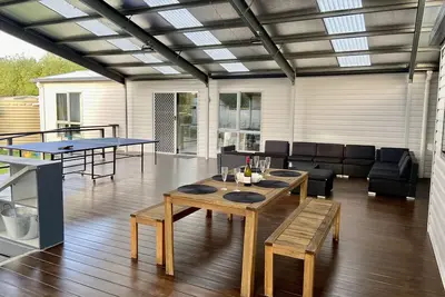 Image de Central convenience for groups and families - Portarlington entertainer!