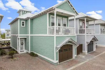 Image de Coastal 3 bedroom retreat, steps to beach