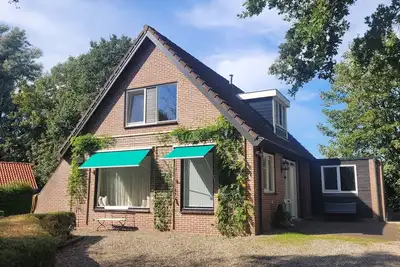 Image de Luxe huis de Freule met eigen aanleg en zwemplek.