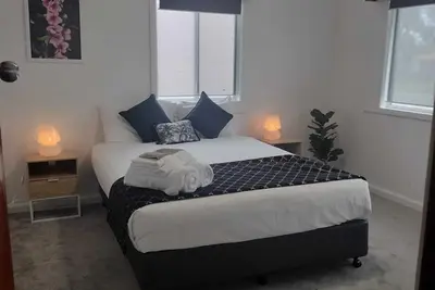 Image de Remodeled 1950 era house with 3 bedrooms, super close to Seymour business areas\n