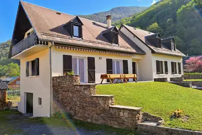 Grande villa de 300 m² avec jardin privatif - Bagnères-de-Luchon