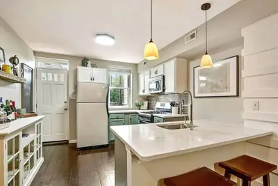Unbeatable Location Walk Score 90 Modern House in Baltimore