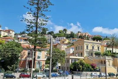 Image de Spacieux 2 Pc 57m2 - 4 pers - au cœur de Menton - box en s/s sol - mer à 5 min