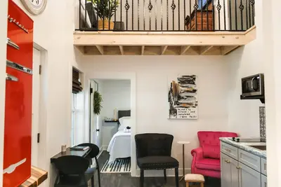 Image de A fun & happy guesthouse with a loft! Located 15 min. from Erskine College.