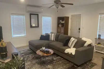 Image de Cheerful 1 Bedroom House in the Middle of Town