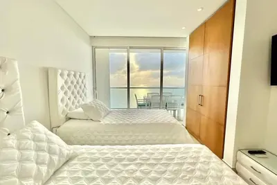 Image de Brand New Spectacular sea front condo
