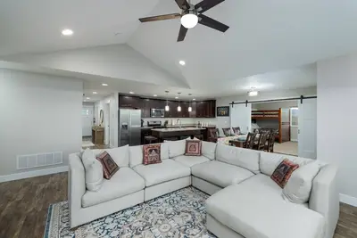 Image de Mountain Views, Single family home near airport. Skyview Retreat!