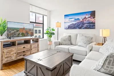 Image de Gem on Congress - King Bed, Free Parking, Dog & Family Friendly, Modern Condo