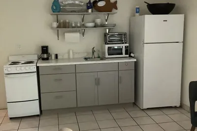 Image de Uptown quiet cottage close to beaches, restaurant & shopping.