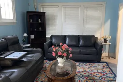 Image de Relaxing hot and beautiful 4 bed, 2 baths in peaceful area