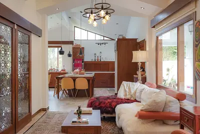 Image de Upscale, contemporary, & holistic, to ensure your stay is relaxing & carefree.