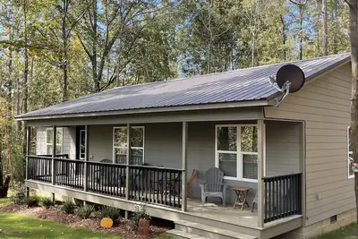 Image de Pickwick cabin near stateline boat ramp. 2 bed 2 full bath. Boat storage