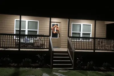 Image de Cozy cabin Pickwick near Stateline boat ramp and State Park, with boat storage