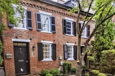 Image de The Henry House-1820 Charm with 3 bedroom Modern Day Luxury Historic Old Town