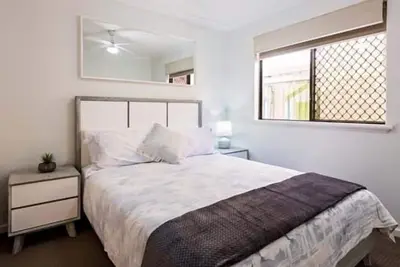 Image de Full reno won't disappoint, 3 bedrooms. short stroll to delightful coffee venues