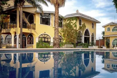 Image de Mexican Villa. \nGrand home with private pool, space, view, and total relaxation.