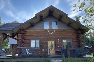 Image de Tweek's Cabin- luxury cabin with yard, fire pit, and hot tub! ! ! \n\n