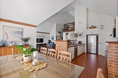 Image de Spacious villa with private outdoor patio overlooking the garden, beach nearby