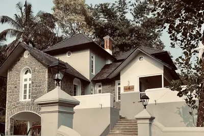Image de \"Thalimala Bungalow, Experience A Vintage Colonial Charm in a Tea-Scaped Haven\"