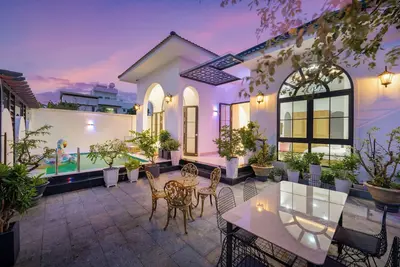 Image de Luxury Villa with amazing swimming pool and large garden 5’ to Han river & beach