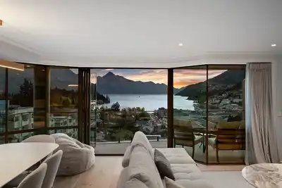 Image de New! Sunset Views | Queenstown Central | Lake & Mountain View