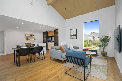 Image de The Sanctuary | Executive Townhouse with Spa Pool