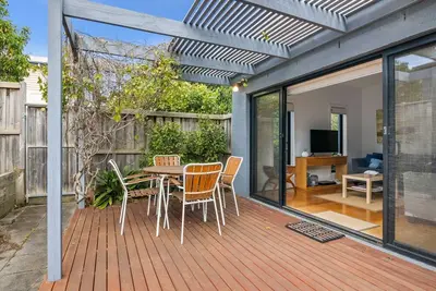 Spring Central 29 Centrally Positioned 3 bedroom unit close to shops and beach