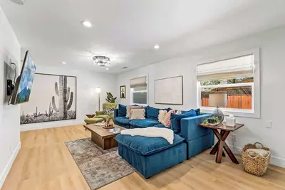 Image de Int Designed | Single Level | Hottub |  5min to Dt