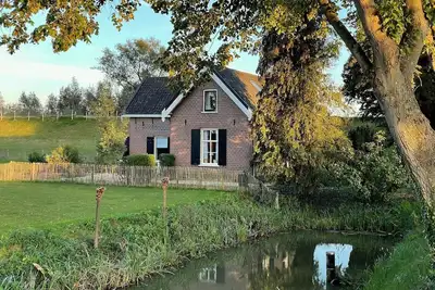 Image de Charming Cottage at Huis te Jaarsveld private estate park garden